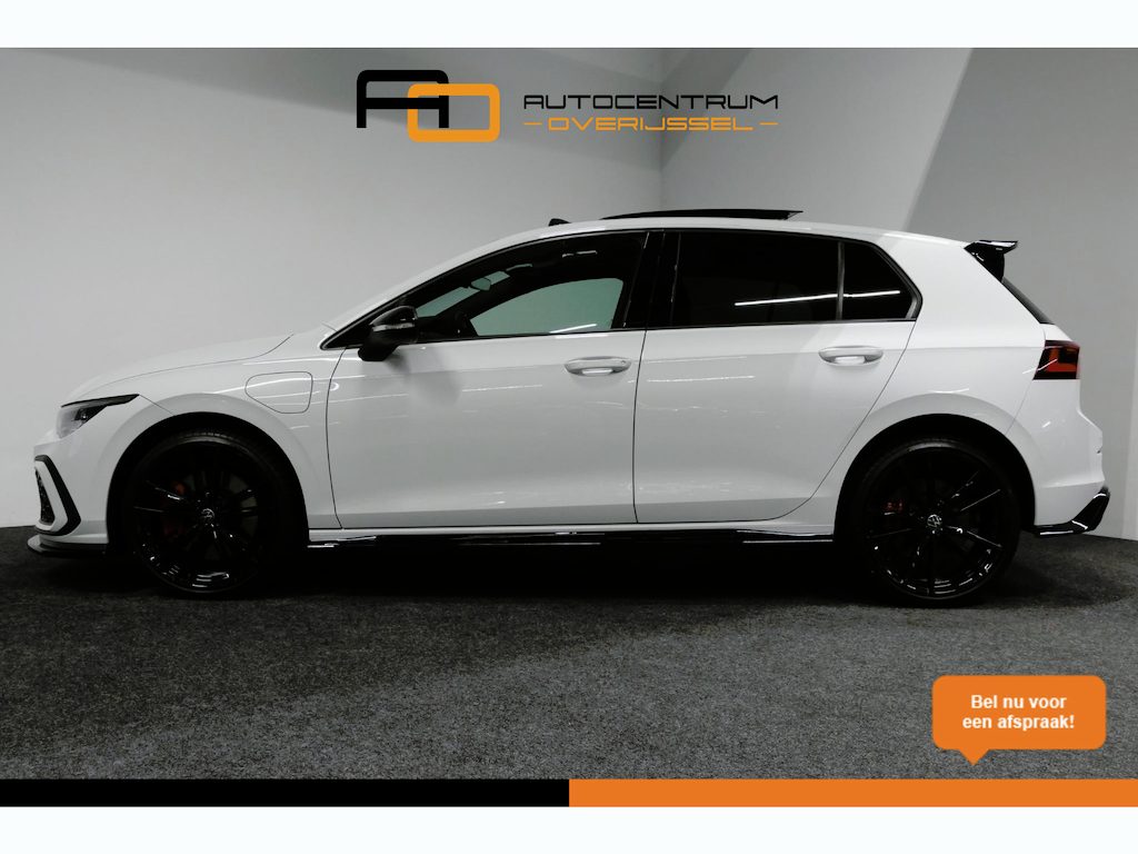 Volkswagen Golf 1.4 eHybrid GTE / GTI Look Diffuser / GTI Look Spoiler / Maxton Design Bodykit / Panoramadak / Matrix LED / Apple Carplay - Android Auto / Stoelverwarming / Ambienteverlichting / 19'' LMV / Achteruitrijcamera / Rode remzadels / Mistverlichting LED