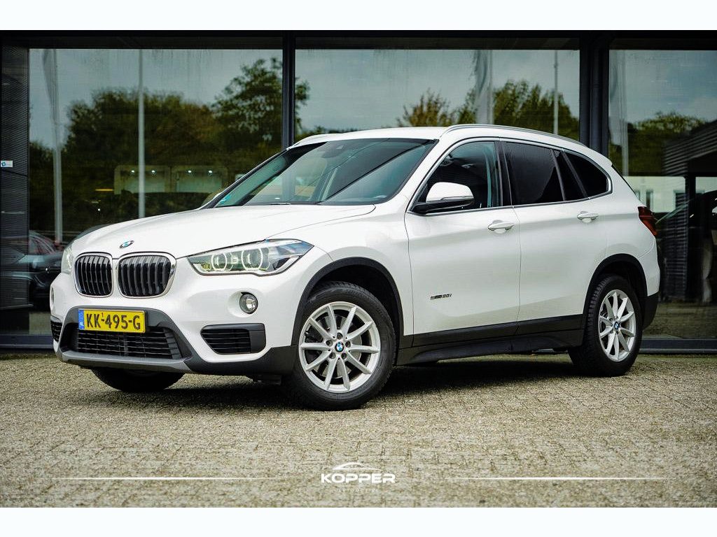 BMW X1 sDrive20i Centennial Executive / Aut / Trekhaak / Leder