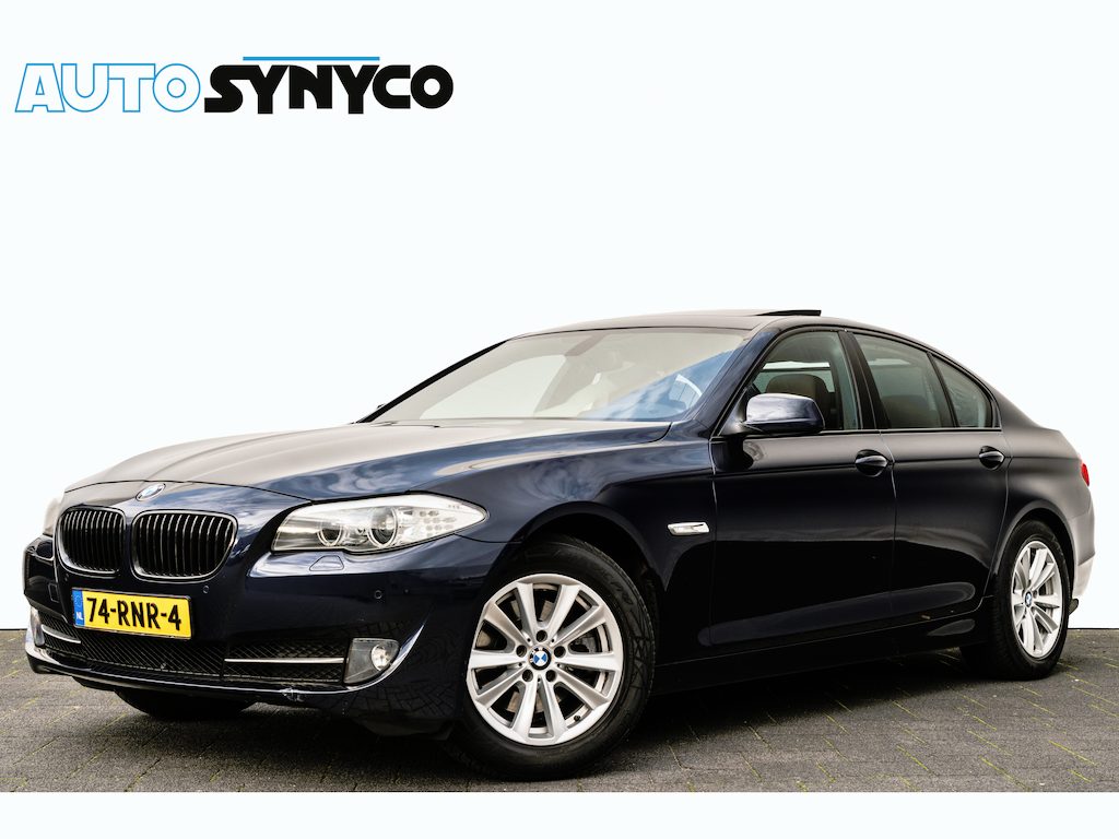 BMW 5-Serie 523i High Executive | Leder | Panoramadak | Memory | Org. NL | Zwarte Hemel | TV Schermen