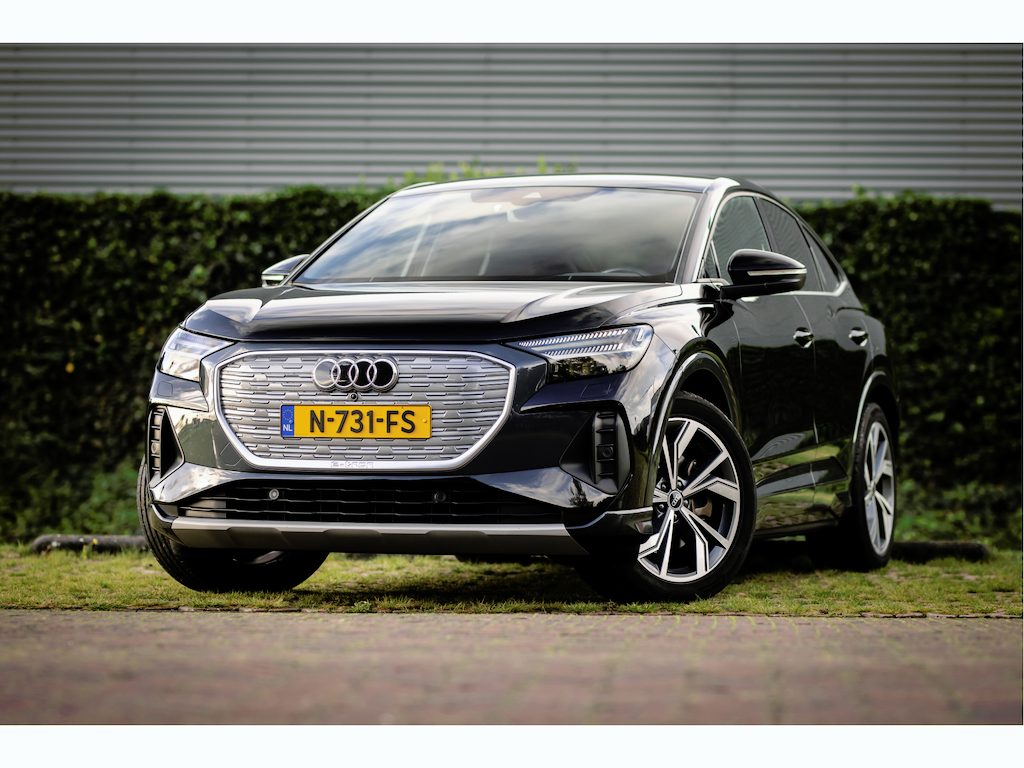 Audi Q4 Sportback e-tron 40 Launch edition Advanced 77 kWh 204Pk | 450KM ACTIERADIUS, WARMTEPOMP, TREKHAAK WEGKLAPBAAR, HEAD UP DISPLAY, DEALER ONDERHOUDEN, APPLE CARPLAY, ADAPTIVE CRUISE, ZWART HEMEL, STOELVERWARMING, CAMERA, DYNAMIC PAKKET |