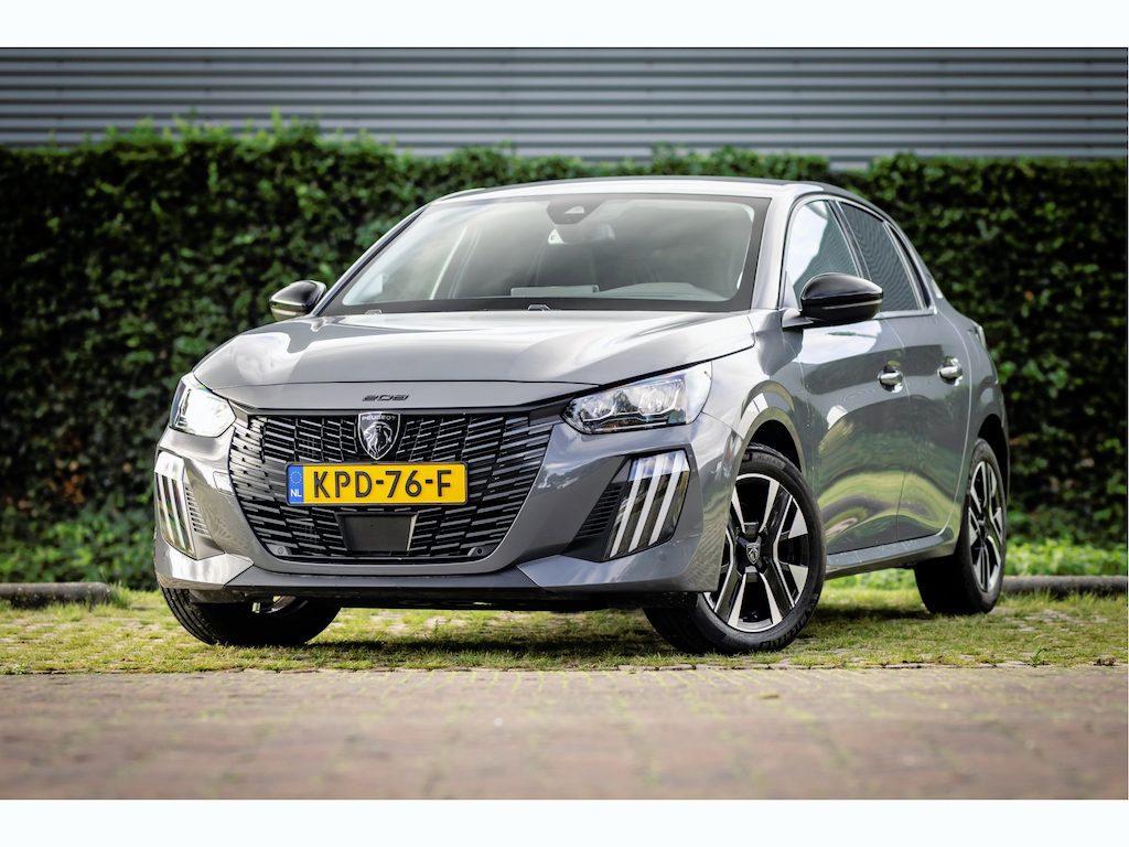 Peugeot 208 1.2 Hybrid 110 e-DCS6 Allure Black Pack Automaat | APPLE CARPLAY, ZWARTE ACCENTEN, GROOT NAVIGATIE, DIGITAL COCKPIT, CRUISE CONTROL, LED KOPLAMPEN, HALF LEDER, PARKEERSENSOREN, GETINT GLAS, LICHTMETALEN VELGEN, NIEUW |