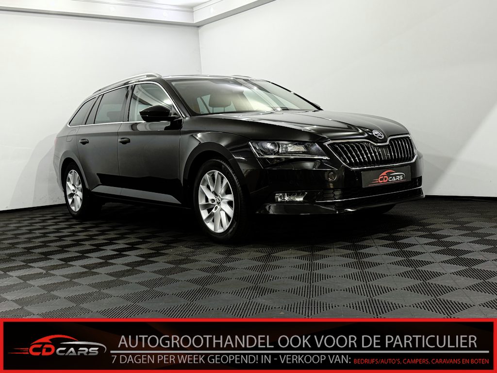 Skoda Superb Combi 1.4 TSI ACT Sportline Business Leder, Parkeersensoren, Navi, Keyless start, Elektrische achterklep, Cruise control, Memory stoelen, Stoelverwarming