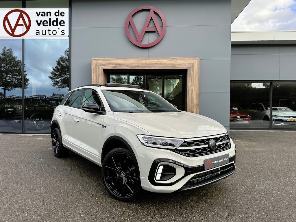 Volkswagen T-Roc 1.5 TSI 150pk DSG R-Line | Black Style | 19 Inch | Panoramadak | Camera | Keyless | Elek. Achterklep | Dode hoek | Rijklaar incl. 1 jaar Bovag garantie