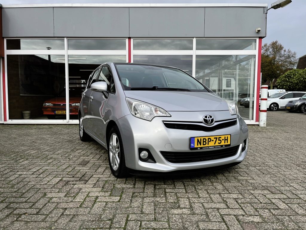 Toyota Verso-S 1.3 VVT-i Dynamic panoramadak clima