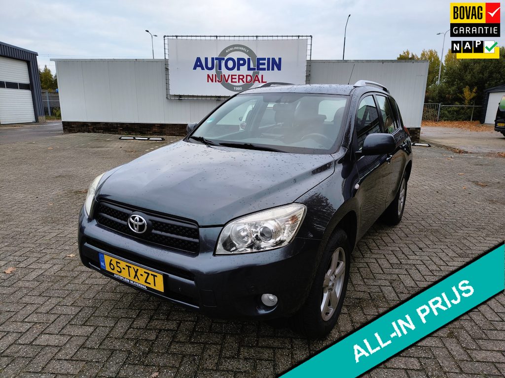 Toyota RAV4 2.0 VVTi Linea Sol mooie Youngtimer met navigatie en stoer reservewiel achterop!
