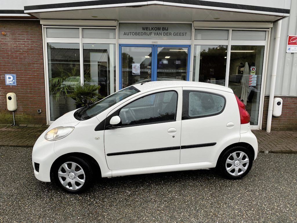 Peugeot 107 1.0-12V XS Airco Lage km stand!