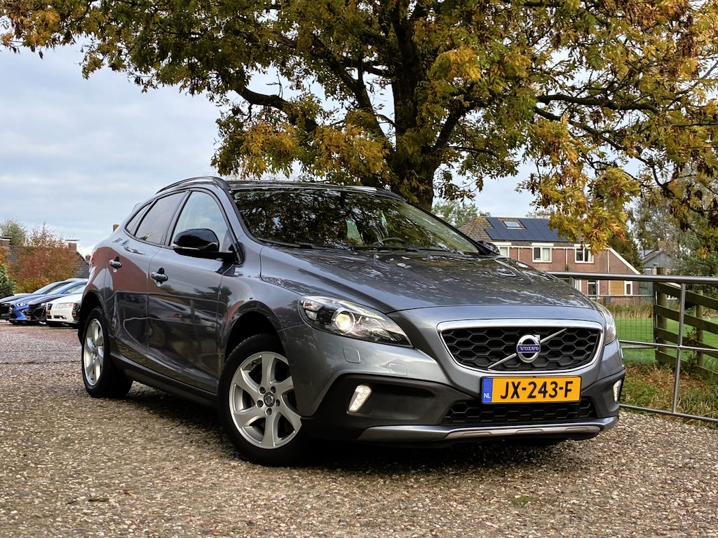 Volvo V40 Cross Country 2.0 T3 Momentum | Cross Country + Navi + Cruise Nu € 8.975,-!!!