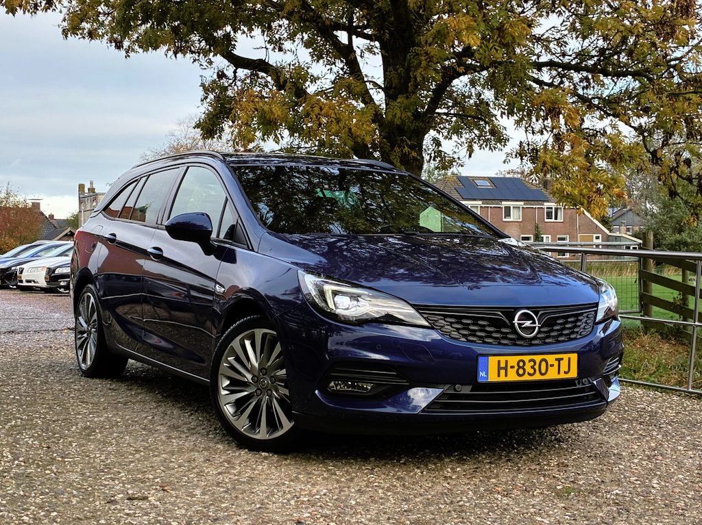 Opel Astra Sports Tourer 1.2 Launch Edition | 2e Eigenaar + Luxe uitvoering + Goed onderhouden nu € 9.975,-!!!
