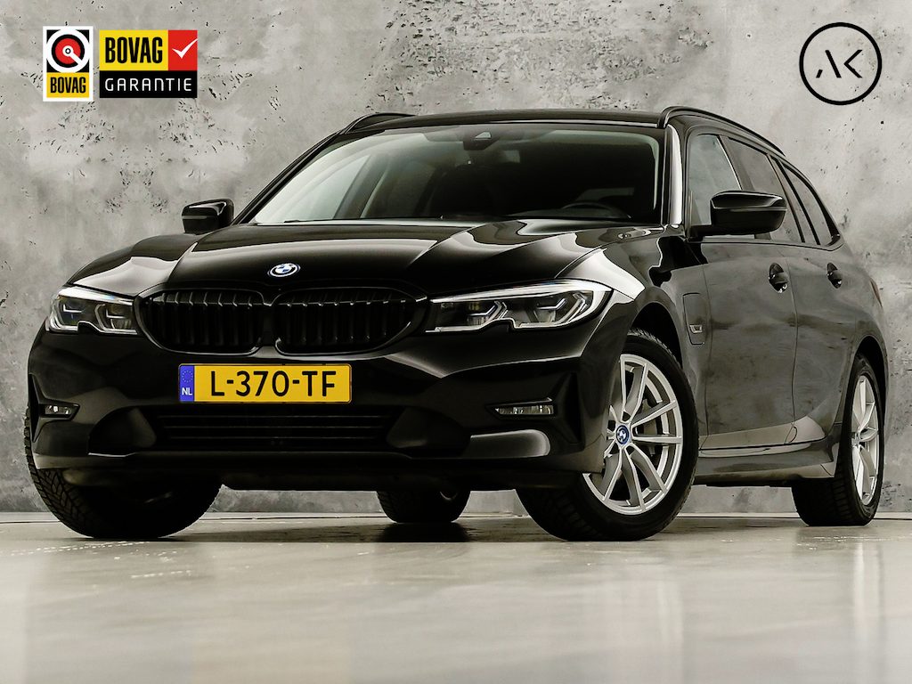 BMW 3-Serie 330e xDrive Business Sport 293Pk Automaat (APPLE CARPLAY, LASER KOPLAMPEN, SOH 90,3%, STOELVERWARMING, SPORTSTOELEN, GETINT GLAS, SPORTSTOELEN, PARKEERSENSOREN, NIEUWSTAAT)