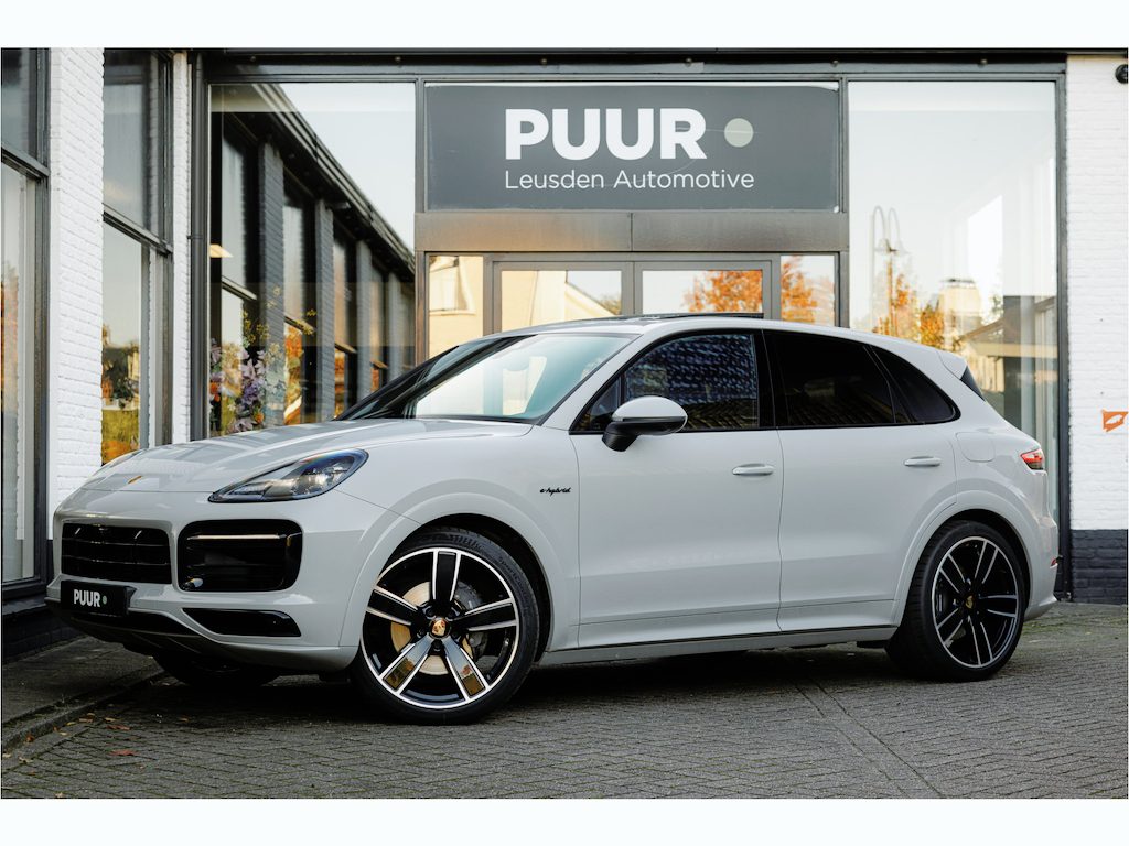 Porsche Cayenne 3.0 E-Hybrid Platinum Krijtgrijs Pano - 360-view - Sport Uitlaat