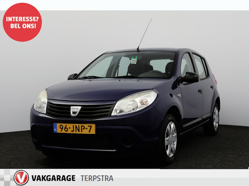 Dacia Sandero 1.2 Ambiance APK 09-2027!/ D-Riem verv: 137.000 KM!/ Airco/ Trekhaak/ Radio-CD AUX & USB/ Getint glas.