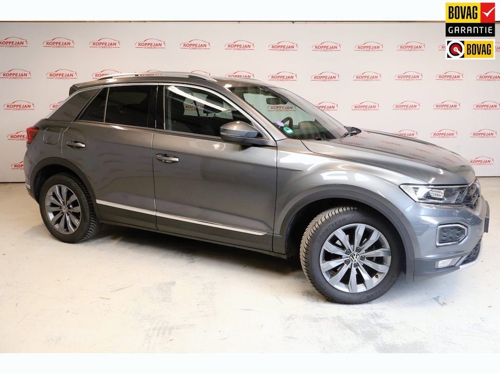 Volkswagen T-Roc 1.5 TSI Sport Business R|Stoelverwarming|Trekhaak|Parkeersensoren|
