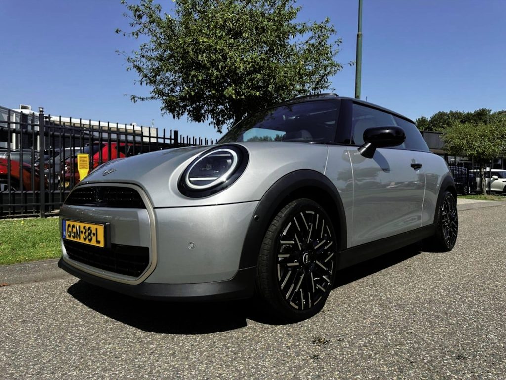 MINI Cooper 3-Deurs 1.5 C Favoured M