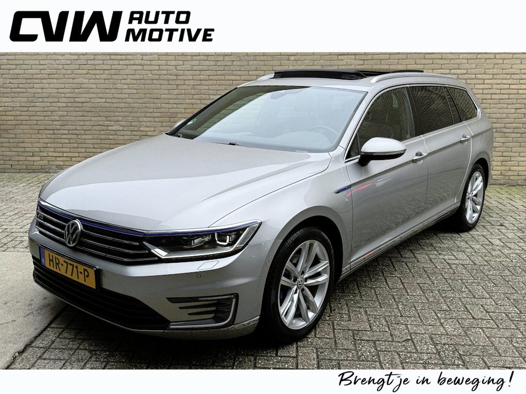 Volkswagen Passat Variant 1.4 TSI 218pk GTE Highline | Panoramadak | Trekhaak afneembaar | Adaptieve cruise | Lane assist | Camera | Dodehoekdetectie | Navigatie | Apple CarPlay | Leder/Alcantara | Stoelverwarming | Sfeerverlichting | Volledig onderhouden
