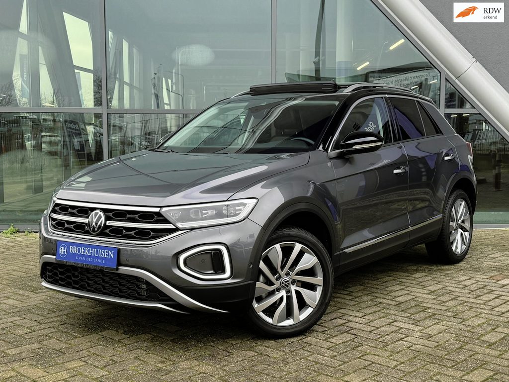 Volkswagen T-Roc 1.5 TSI 150pk Automaat / Panoramadak / Leder / IQ Light / Camera