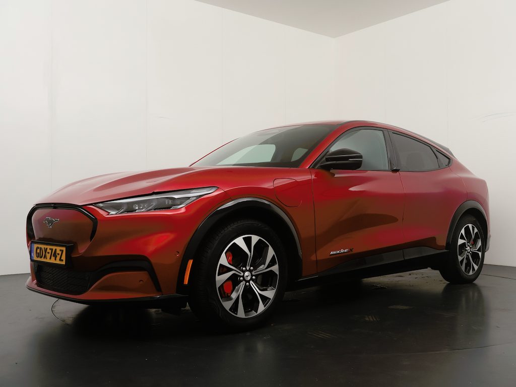 Ford Mustang Mach-E Extended Premium RWD 98 kWh | Adapt. cruise | LED | 360° Camera | El. verst. stoel + geh.| SOH 95,9% | 4 seiz. banden | Apple Carplay & Android Auto draadloos |