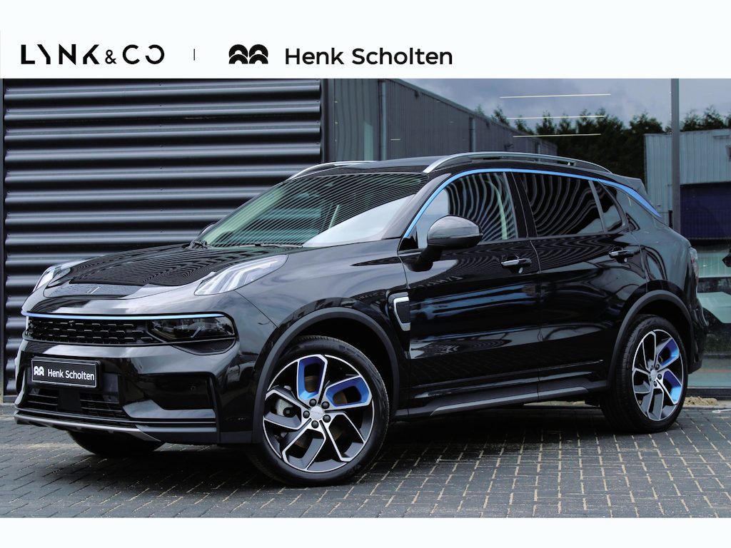 Lynk & Co 01 1.5 | Trekhaak | 360° Camera | Panoramadak | Achteruitrijcamera | Elektrische bestuurdersstoel met geheugen | Stoelverwarming | Actieve bochtverlichting | Adaptieve Cruise Control | Stuurassistent | Lane Assist | Donkere hemel bekleding | Navigatie | Elektrische Achterklep | Keyless Entry | Dodehoekassistent