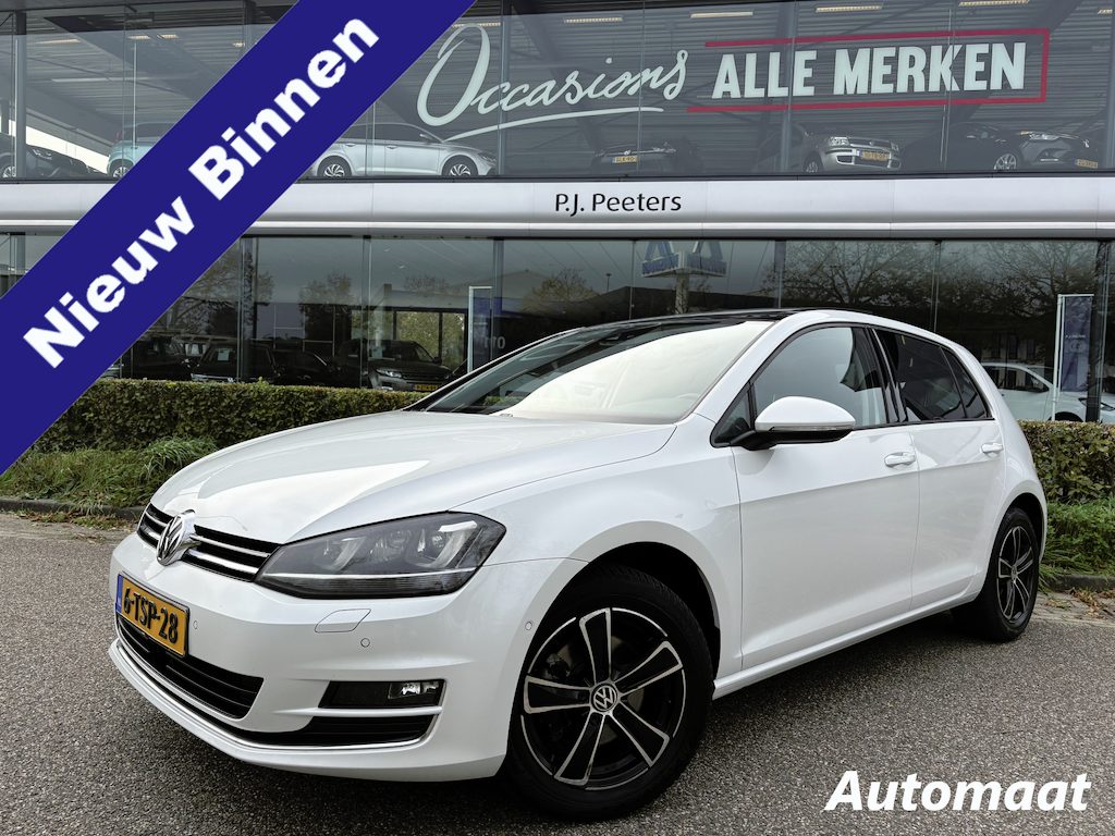 Volkswagen Golf 1.4 TSI Highline automaat Schuif/kantel dak - Achteruitrijcamera - Navigatie - Parkeersensoren - Stoelverwarming - Licht metalen velgen 16 inch - Cruise control - Elektrische ramen - Mistlampen - Radio - Regensensor - - Bluetooth - Automaat - Centrale vergrendeling met afstandsbediening - Elektrisch glazen panoramadak