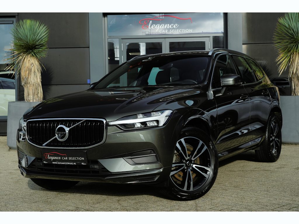 Volvo XC60 2.0 B5 Momentum Exclusive Volvo XC60 2.0 B5 Momentum Exclusive | 250 PK | Panoramadak | Head-up display | Harman Kardon audio | 360° camera | Volvo XC60 2.0 B5 Momentum Exclusive met 250 PK uit een 2.0-liter viercilinder mild-hybride benzinemotor, voorzien van een panoramadak, Harman Kardon premium audiosysteem, head-up display, 36