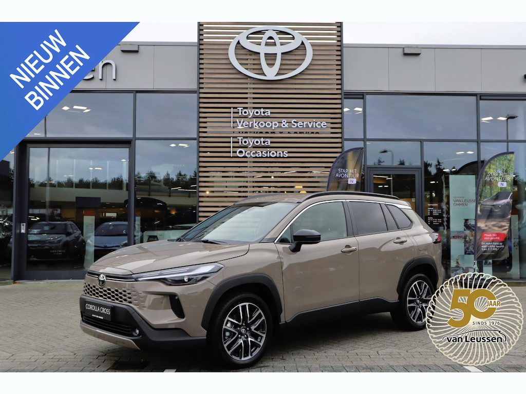 Toyota Corolla Cross HYBRID 140 DYNAMIC DIRECT LEVERBAAR! BLISS LED PRIVACY-GLASS STUURVERWARMING 18"LMV KEYLESS EL-ACHTERKLEP