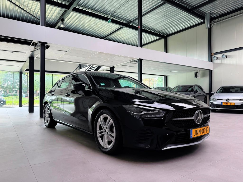 Mercedes-Benz CLA Shooting Brake 180 Star Edition Luxury Line