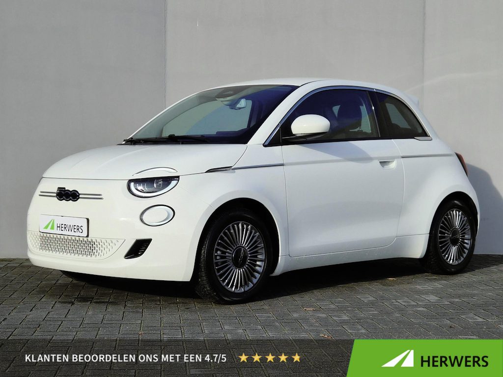 Fiat 500e Icon 42 kWh / SOH 96% / All season banden / CCS Snellader / Navigatie via Apple Carplay of Android Auto / Cruise control / Climate control / Keyless start / Lichtmetalen wielen 16“ /