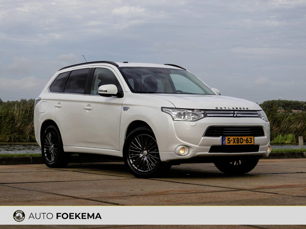 Mitsubishi Outlander 2.0 PHEV Instyle+ Pano Trekhaak Leder