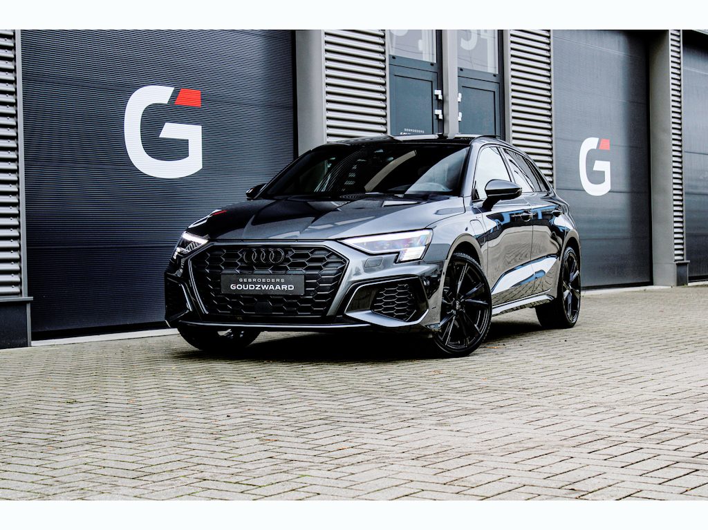 Audi A3 Sportback 45 TFSI e S edition Competition | Matrix | Pano | Sportstoelen | B&O | Camera | Standkachel