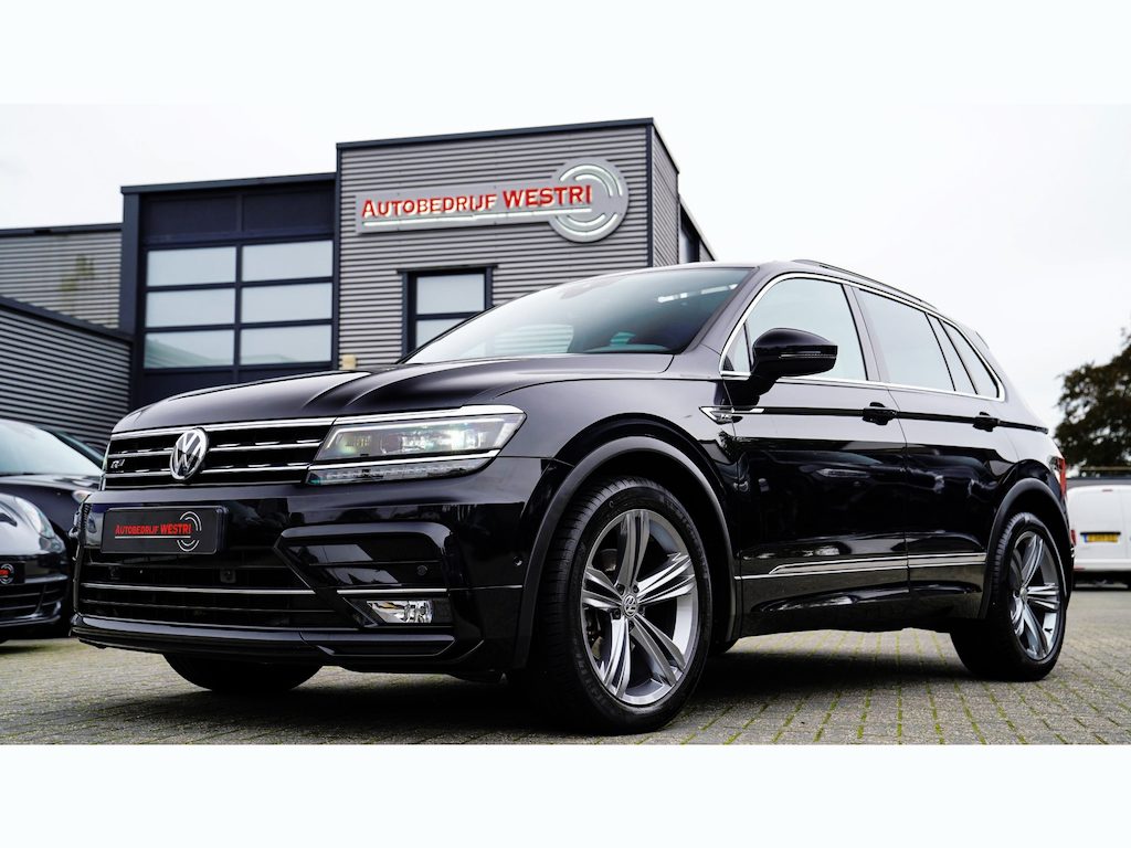 Volkswagen Tiguan 1.5 TSI ACT Highline Business R-Line | Panorama | Virtual | Carplay | Camera | Alcantara | Cruise | Massage