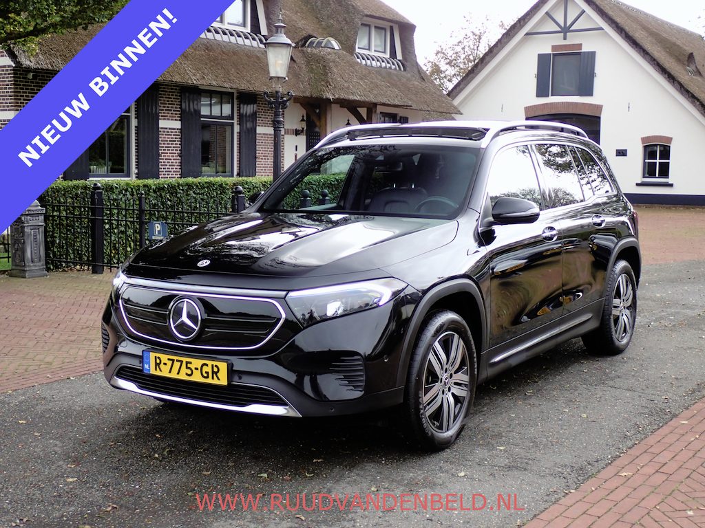 Mercedes-Benz EQB 250 Luxury Line 7P 67 kWh SOH 95% / PANO / CAMERA / KEYLESS / STOELVERWARMING / SFEERVERLICHTING