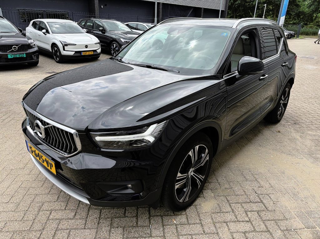 Volvo XC40 T5 262PK Inscription | Pano-dak | Leder | 19" | BLIS | Park Assist Pack