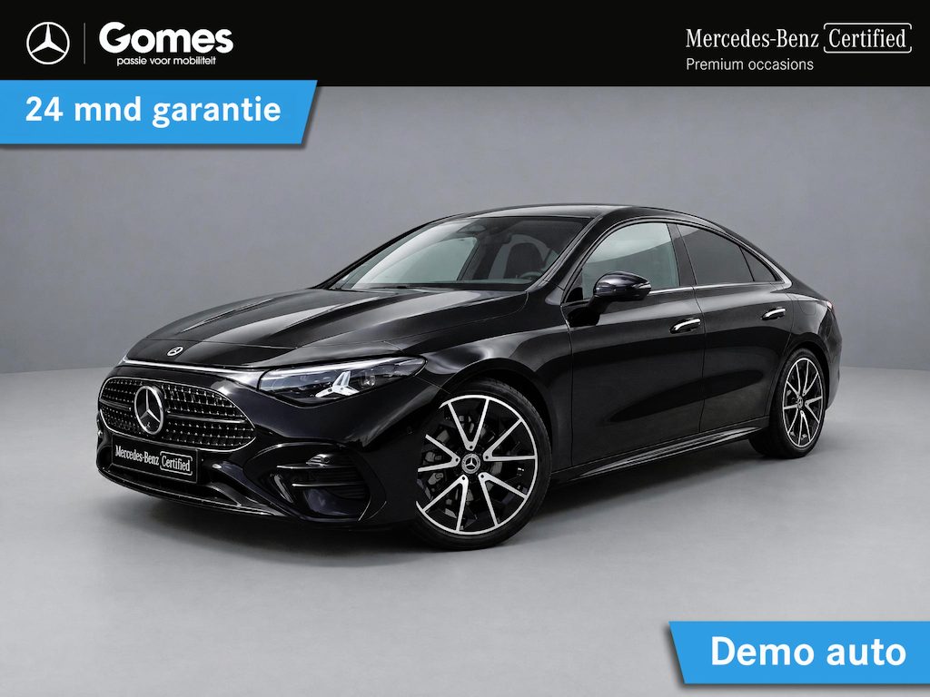 Mercedes-Benz CLA 180 Business Solution AMG | Night Pakket | Trekhaak | Panoramadak | DISTRONIC Afstandsassistent | Dodehoekassistent | Verkeersbordenassistent | MULTIBEAM LED Koplampen | Elektrisch Verstelbare Stoelen + Memory | Stoelverwarming | Sfeerverlichting | THERMOTRONIC Klimaatregeling | Sierdelen Geborsteld Aluminium Lightlines | Apple CarPlay | Android Auto | Achteruitrijcamera | Parkeersensoren