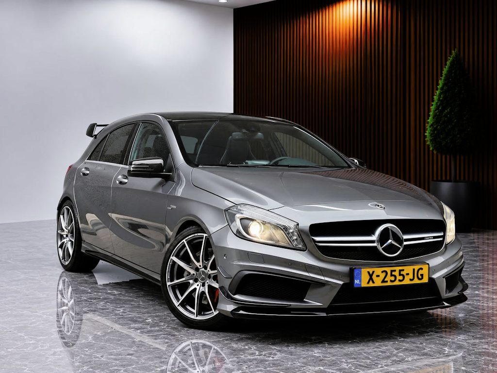Mercedes-Benz A-klasse AMG 45 4MATIC Edition 1 (SCHAALSTOELEN, PANO, H&K, CAMERA, EERSTE LAK, DEALER ONDH, AEROPAKKET, ELEKT STOE)