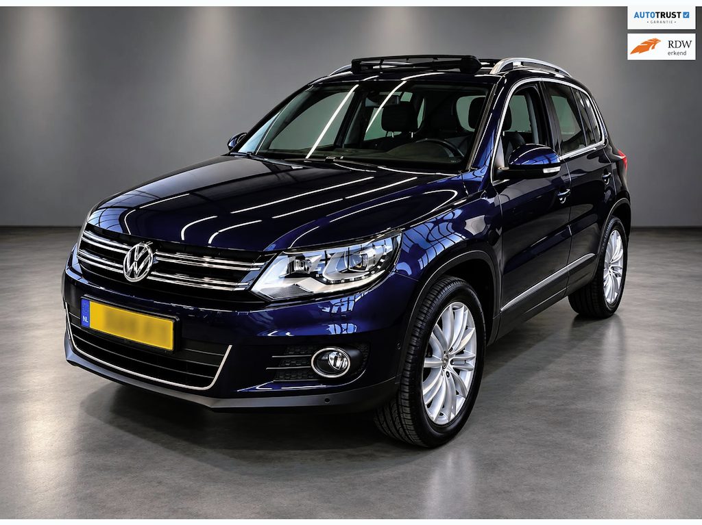 Volkswagen Tiguan 1.4 TSI | 55.000KM! | Pano | Stoelverwarming | nieuwstaat!