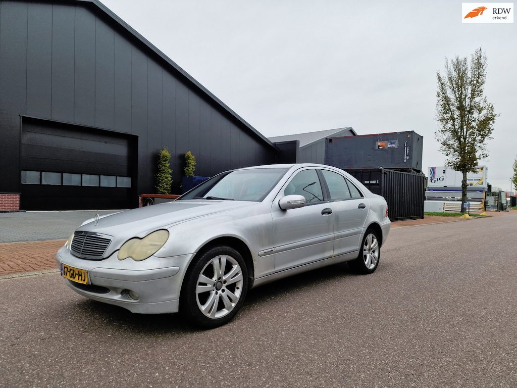 Mercedes-Benz C-klasse 200 K. Elegance CARPLAY AIRCO 3 X SLEUTELS