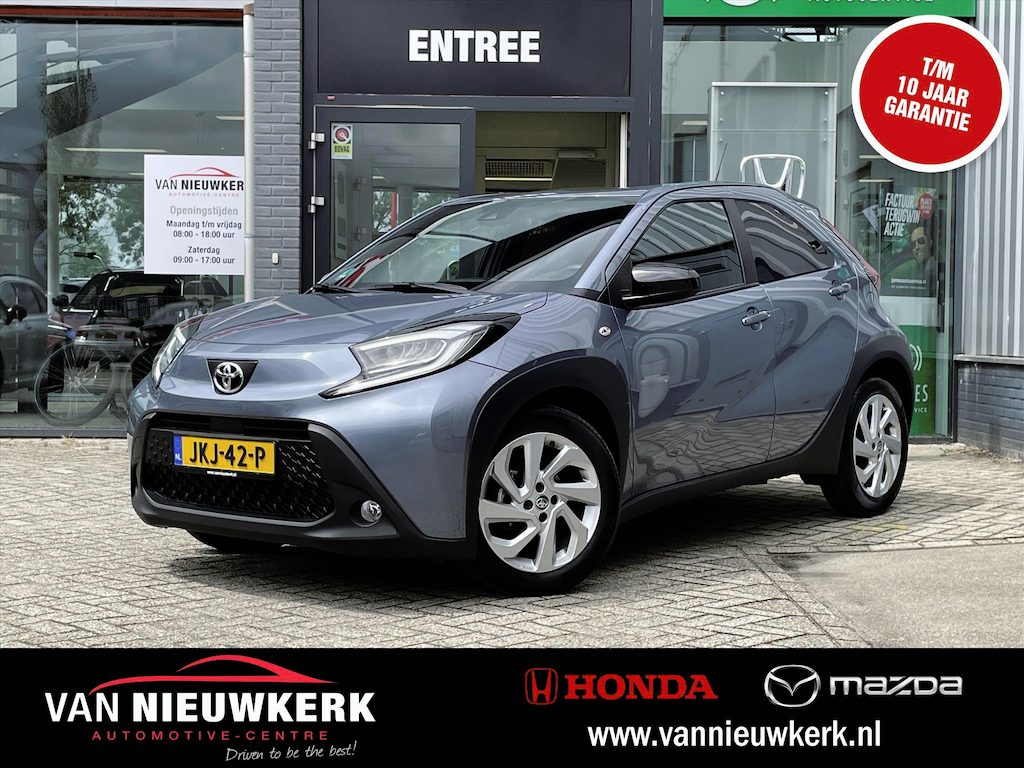 Toyota Aygo X 1.0 VVT-i Pulse | Carplay & Android | Parkeercamera | Stoelverwarming | Adaptieve Cruisecontrol | Climatecontrol | LED Verlichting |