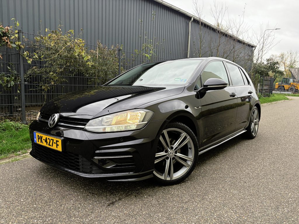 Volkswagen Golf 1.5 TSI Highline / R-LINE / AUTOMAAT / VIRTUAL / NAVI / CARPLAY / CRUISE