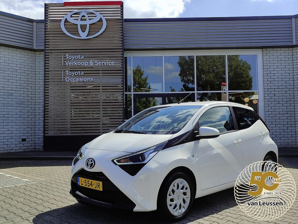 Toyota Aygo X X-PLAY 5-DEURS Toyota Aygo 1.0 VVT-i x-play CAMERA AIRCO APPLE/ANDROID BLUETOOTH NL-AUTO DAB+