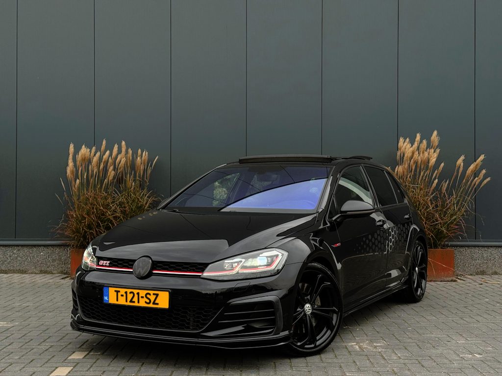 Volkswagen Golf 2.0 TSI GTI TCR | Pano | ACC | Camera | Keyless