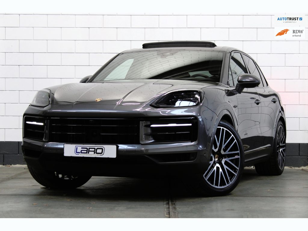 Porsche Cayenne 3.0 E-Hybrid Facelift | PASM Pano Trekhaak PDLS+ Chrono 360 cam