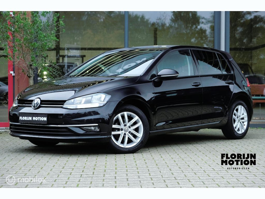 Volkswagen Golf 1.0 TSI Trendline | Stoelverwarming | PDC | Navi | LED | Climate control | Zeer netjes | ALL-Seasons | Rijklaar!