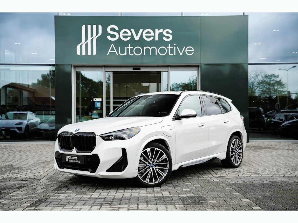 BMW X1 xDrive25e | M Sportpakket Pro | Panoramadak | Trekhaak | Harman en Kardon | Stuurverwarming | Comfort Acces
