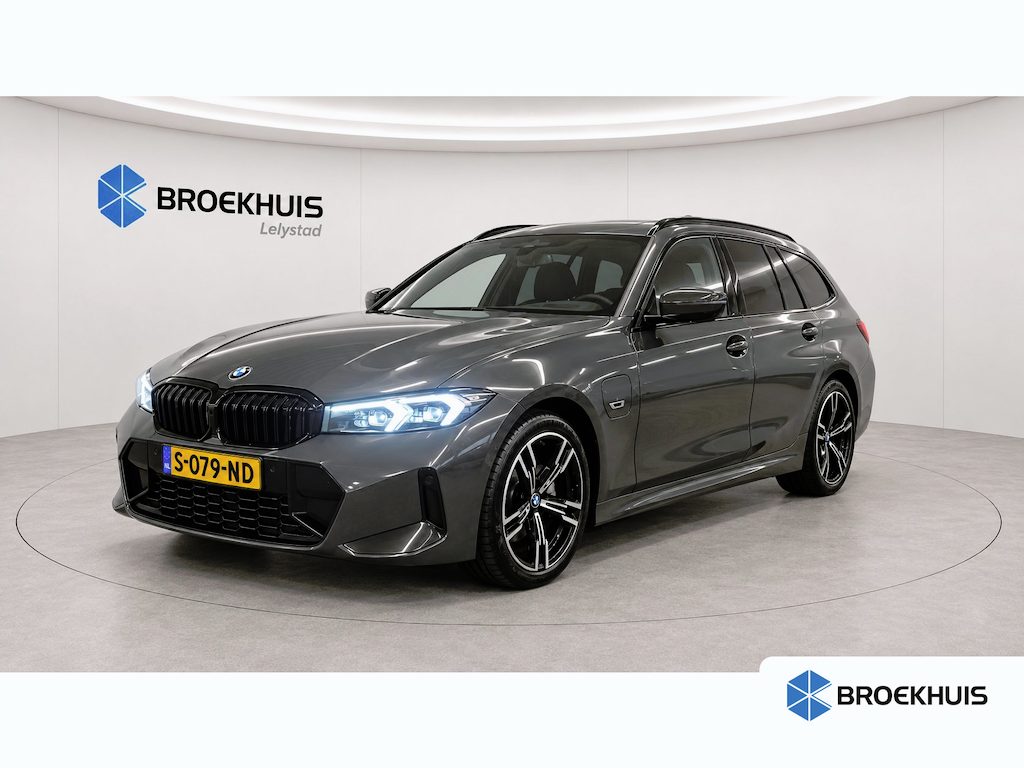 BMW 3-Serie Touring 320e 204PK HIGH EXECUTIVE M-SPORT AUTOMAAT LCI / LEDER / CLIMA / PDC / 18" LMV / CAMERA / PANO. DAK / ELEKTR. TREKHAAK / KEYLESS / FULL-LED / WINTERPAKKET / ORG. NL.  !!