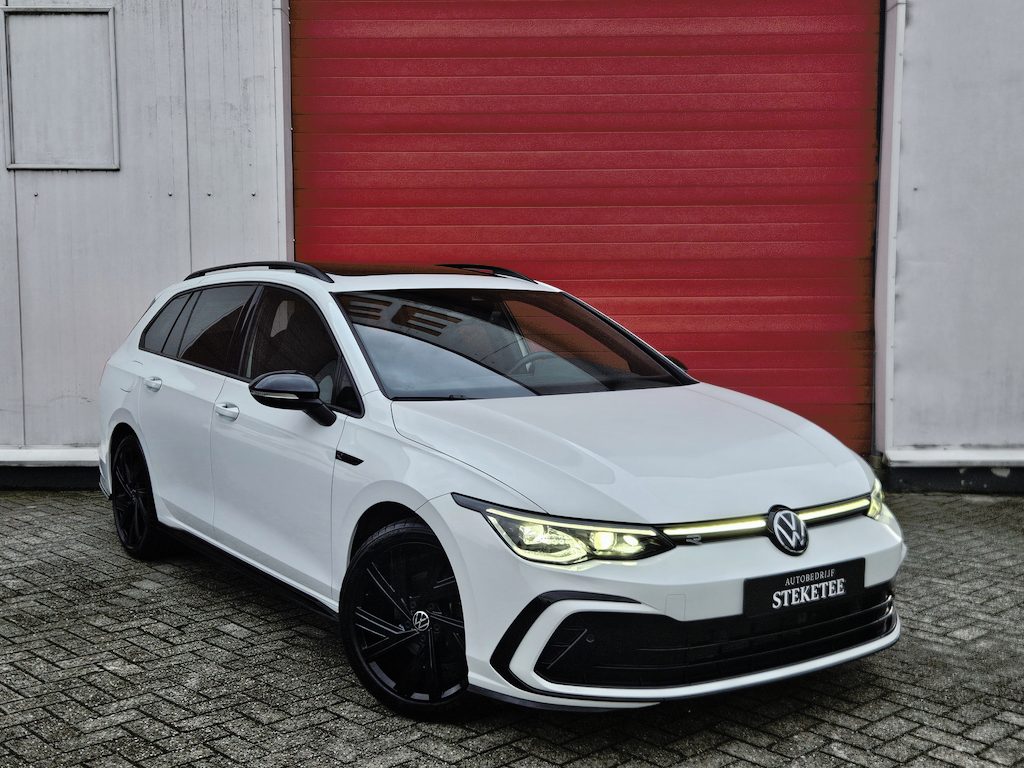 Volkswagen Golf Variant 1.5 eTSI R-Line Business+ | Pano | Elek. Trekhaak | Rijklaar inclusief 1 jaar BOVAG garantie!