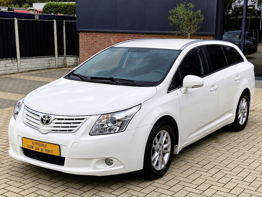 Toyota Avensis Wagon 2.0 D Executive NIEUWSTAAT NAVI CRUISE CLIMA XENON CAMERA TREKHAAK