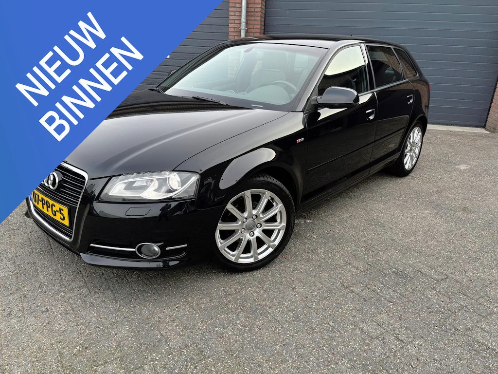 Audi A3 Sportback 1.2 TFSI Ambition Pro Line S AUTOMAAT, Metallic zwart, 4 NW All-Season, Trekhaak verstralers