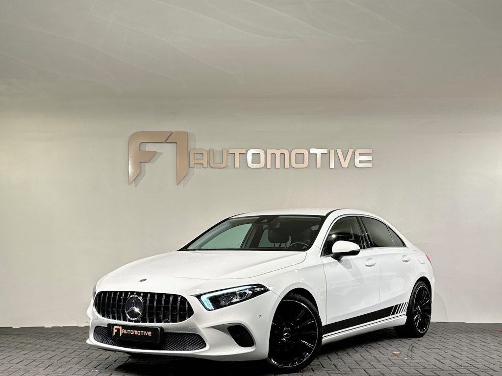 Mercedes-Benz A-klasse 180 AMG Cruise Control|Lane Assist|Stoelverwarming
