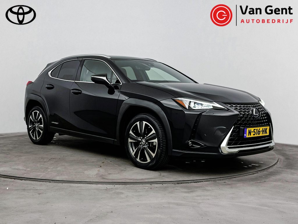 Lexus UX 250h Preference Line | Dodehoek detectie | Parkeersensoren voor/achter | Camera | LED | Apple Carplay / Android Auto | Keyless | Adaptive Cruise | Clima | 18 inch