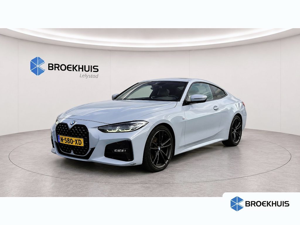 BMW 4-Serie Coupé 420I 184PK HIGH EXECUTIVE M-SPORT AUTOMAAT / NAVI / LEDER / FULL-LED / CLIMA / PDC / 19" LMV / CAMERA / PANO. DAK / KEYLESS / WINTERPAKKET / NIEUWSTAAT !!
