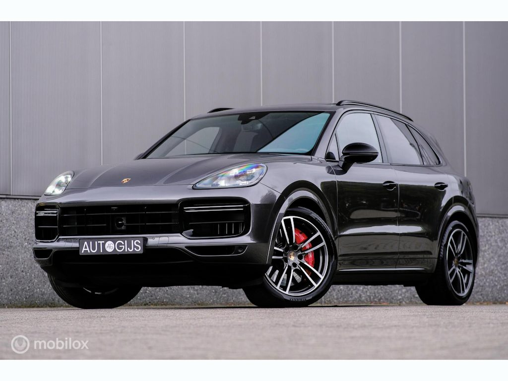 Porsche Cayenne 4.0 Turbo 550 pk | PDLS+ | PSCB | Sport Chrono + | Alcantara | Trekhaak | Panorama | Softclose | dubbel glas |